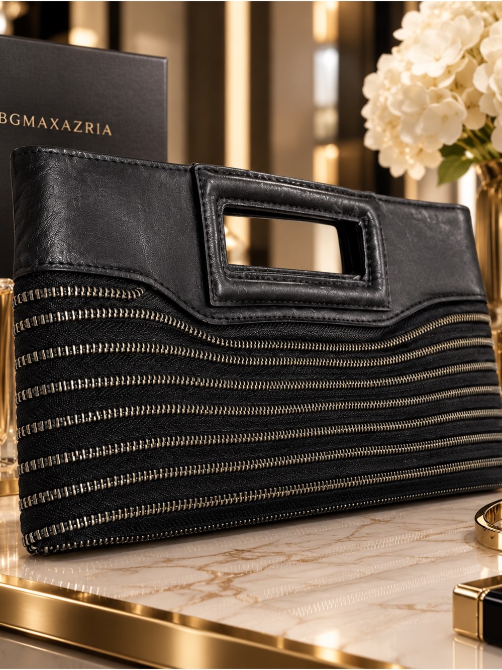 BCBGMAXAZRIA Vintage Leather Clutch – Late 2000s / Early 2010s